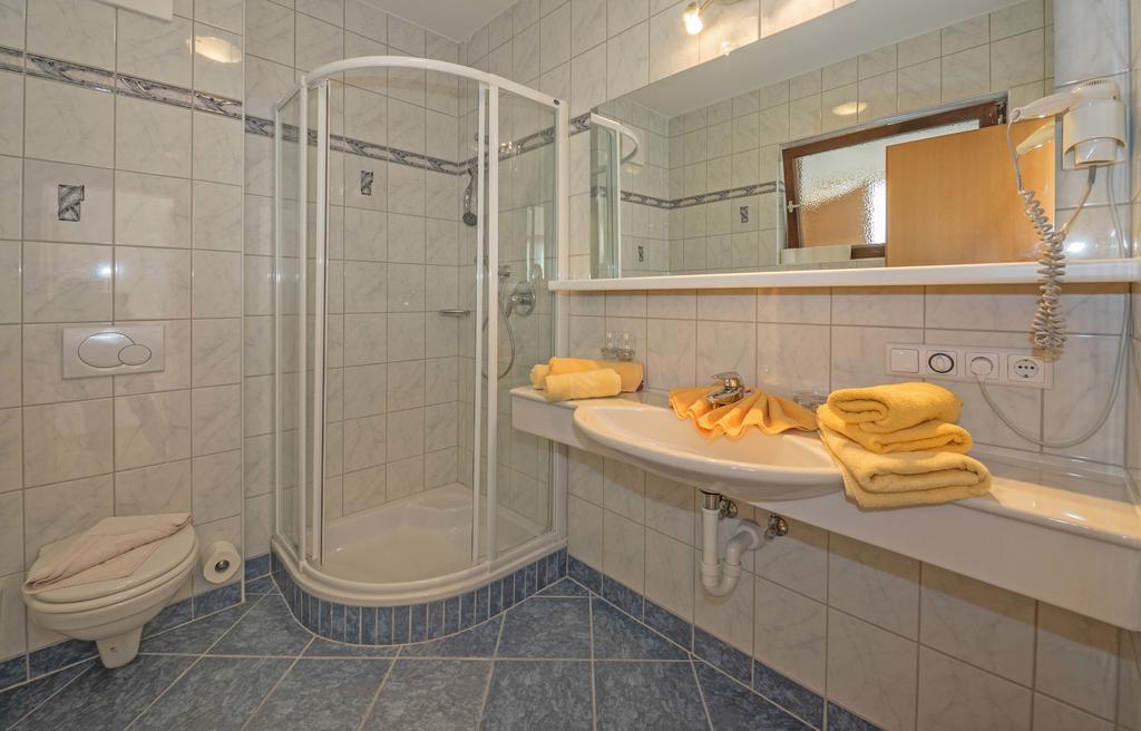 Hotel Haus Schluder - Familie Stanitzer Weissensee Zimmer foto